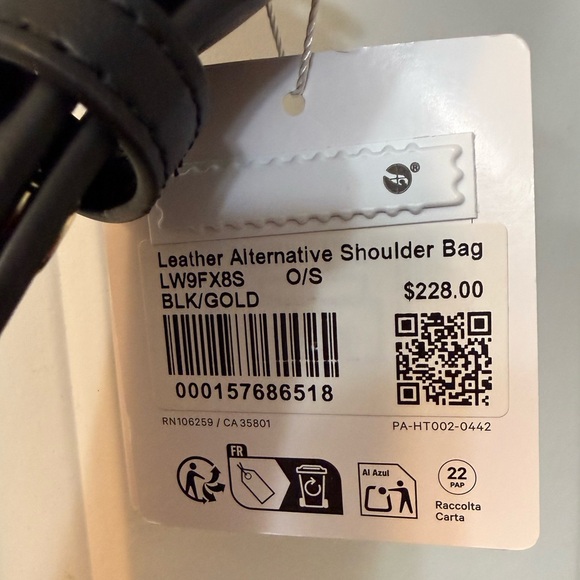 NWT lululemon athletica Leather Alternative Shoulder Bag 8L Black/Gold - Picture 5 of 12